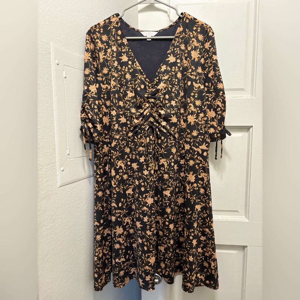 LC Lauren Conrad floral v-neck black & beige dress XXL elbow length sleeves